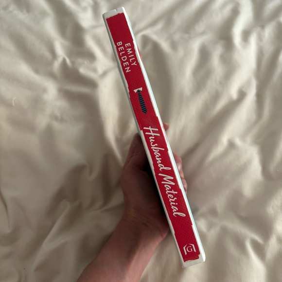 3/$20 📚 Husband Material, Emily Belden 2019 Graydon House Paperback - Picture 5 of 7
